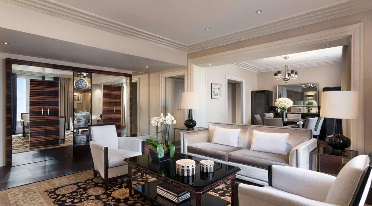 Hôtel Prince de Galles (Suite Saphir) – Paris – France